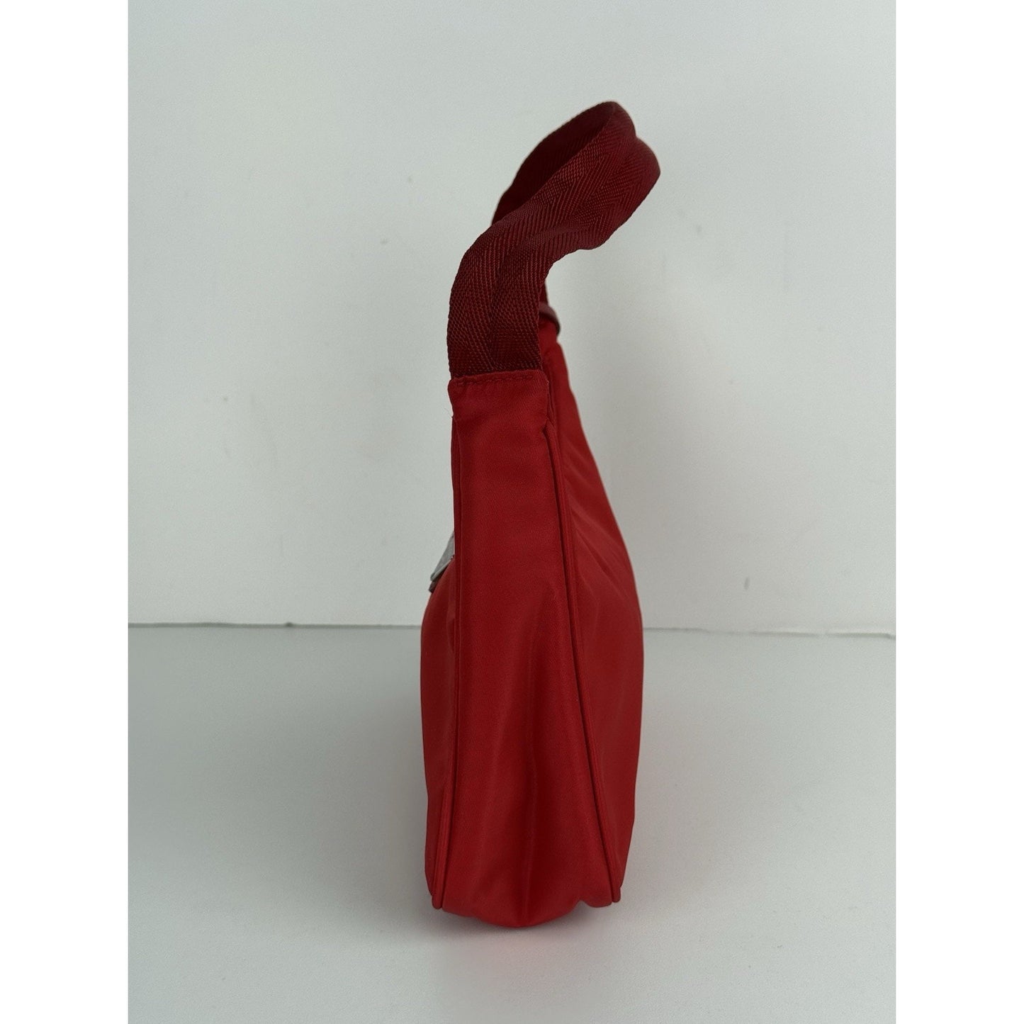 Prada Women's Re-Edition 2000 Nylon Bag in Red