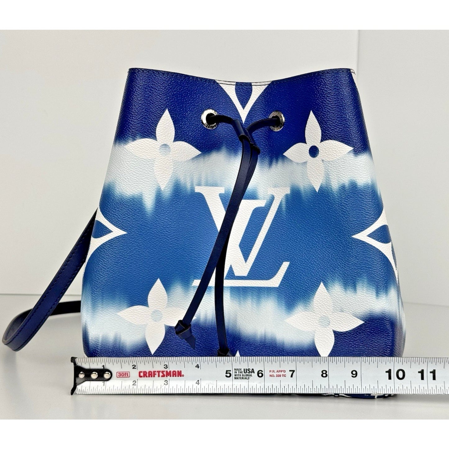 Louis Vuitton NeoNoe MM Bucket Bag in Blue Escale Monogram Canvas D-7
