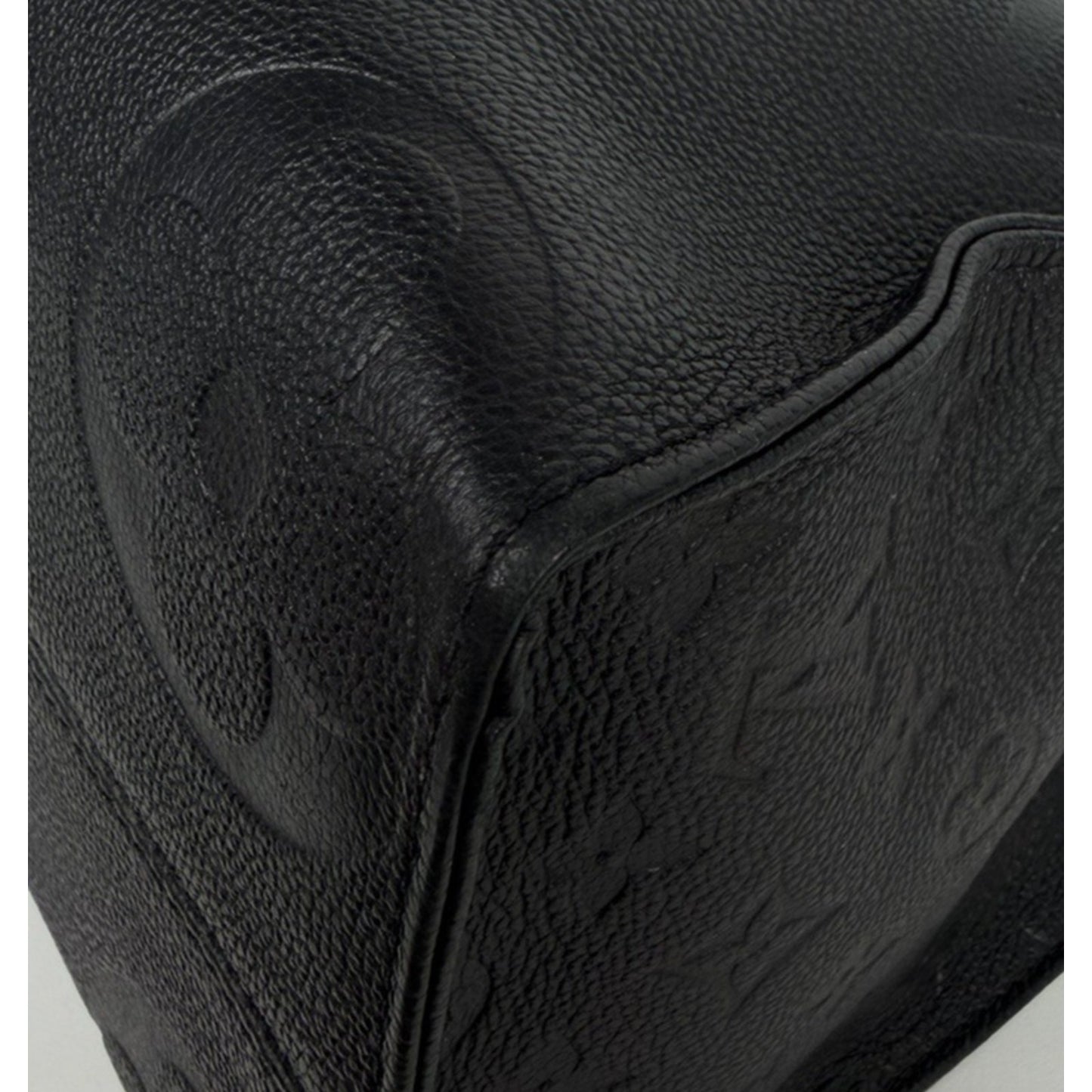 Louis Vuitton OnTheGo MM Bag Tote in Black Leather Embossed Monogram NFC F1
