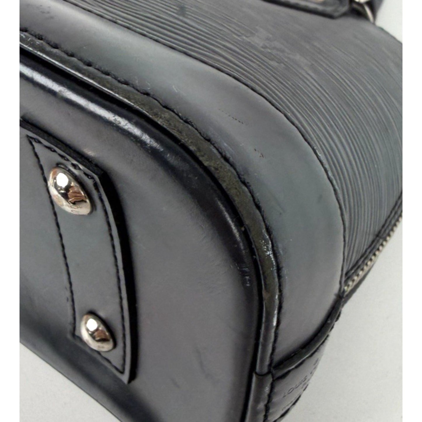 Louis Vuitton Alma BB Bag in Black Textured Epi Leather 2019 S-05