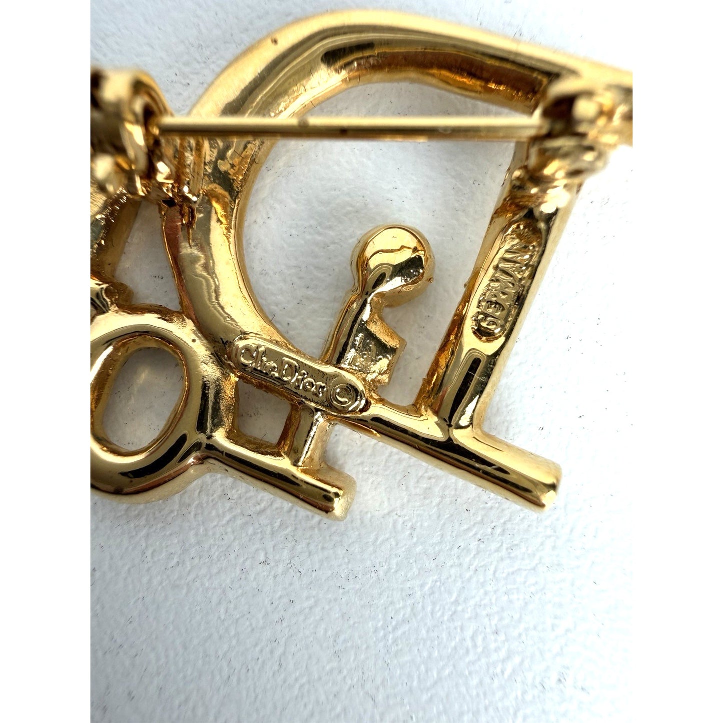 Christian Dior Gold Logo Brooch Rhinestone-Encrusted Letters K3