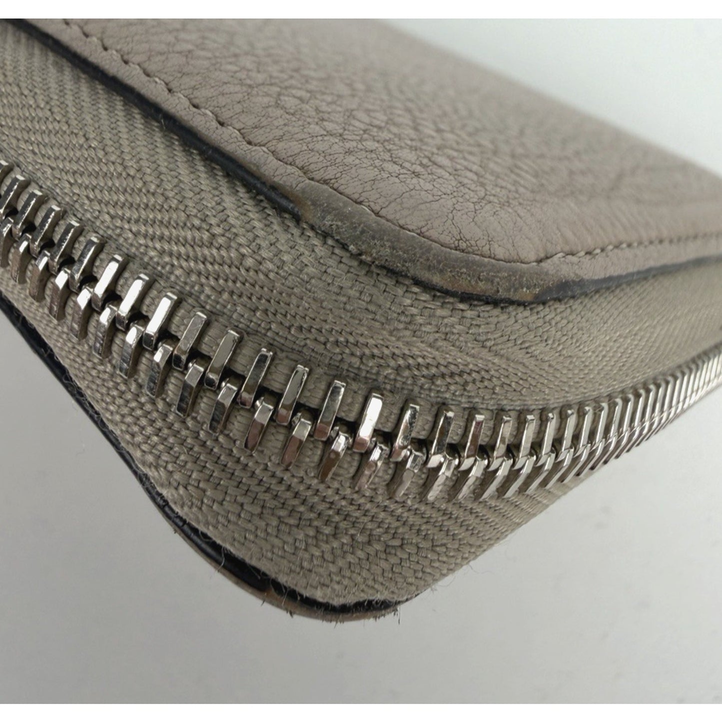 Louis Vuitton Comete Wallet in Galet (Beige) Taurillon Leather 2016