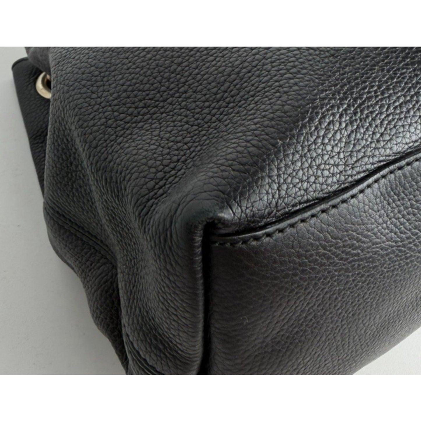 Gucci Soho Chain Shoulder Medium Bag in Black Pebbled Leather with Tassel S-06