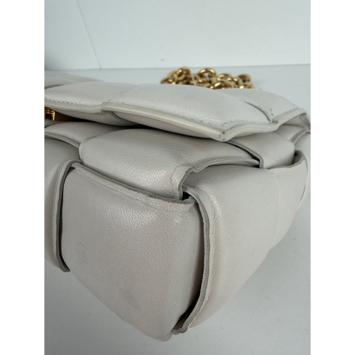 Bottega Veneta Padded Chain Cassette Bag Medium in White Intrecciato Leather S