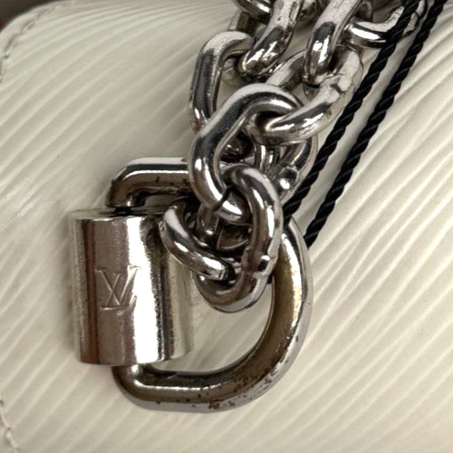Louis Vuitton Twist PM Shoulder Bag in White Epi Leather Silver-Tone Hardware B5