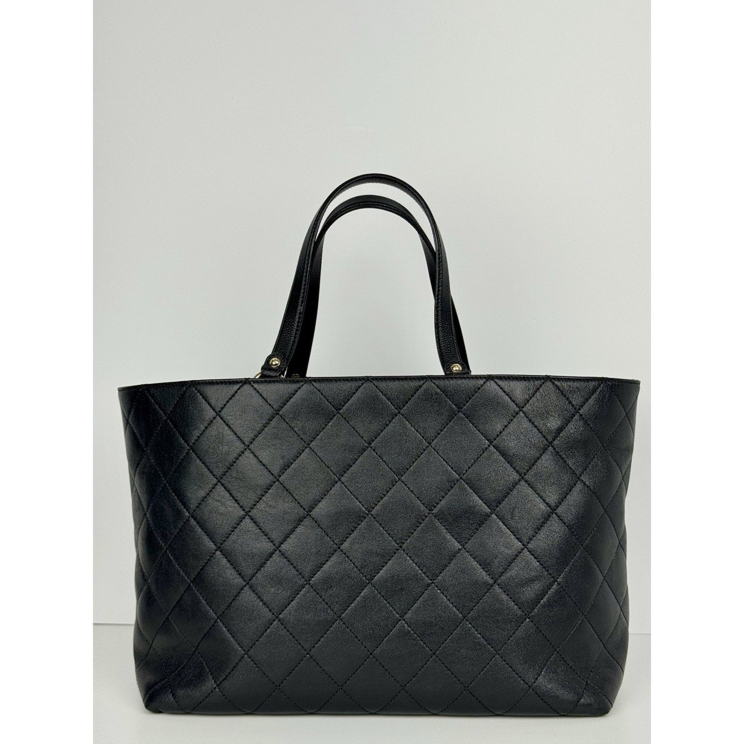 Chanel CC diamond-quilted tote bag in black calfskin & caviar leather
