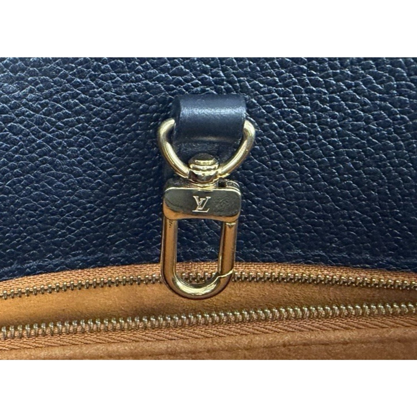 Louis Vuitton OnTheGo MM Bag Tote in Black Leather Embossed Monogram NFC F1