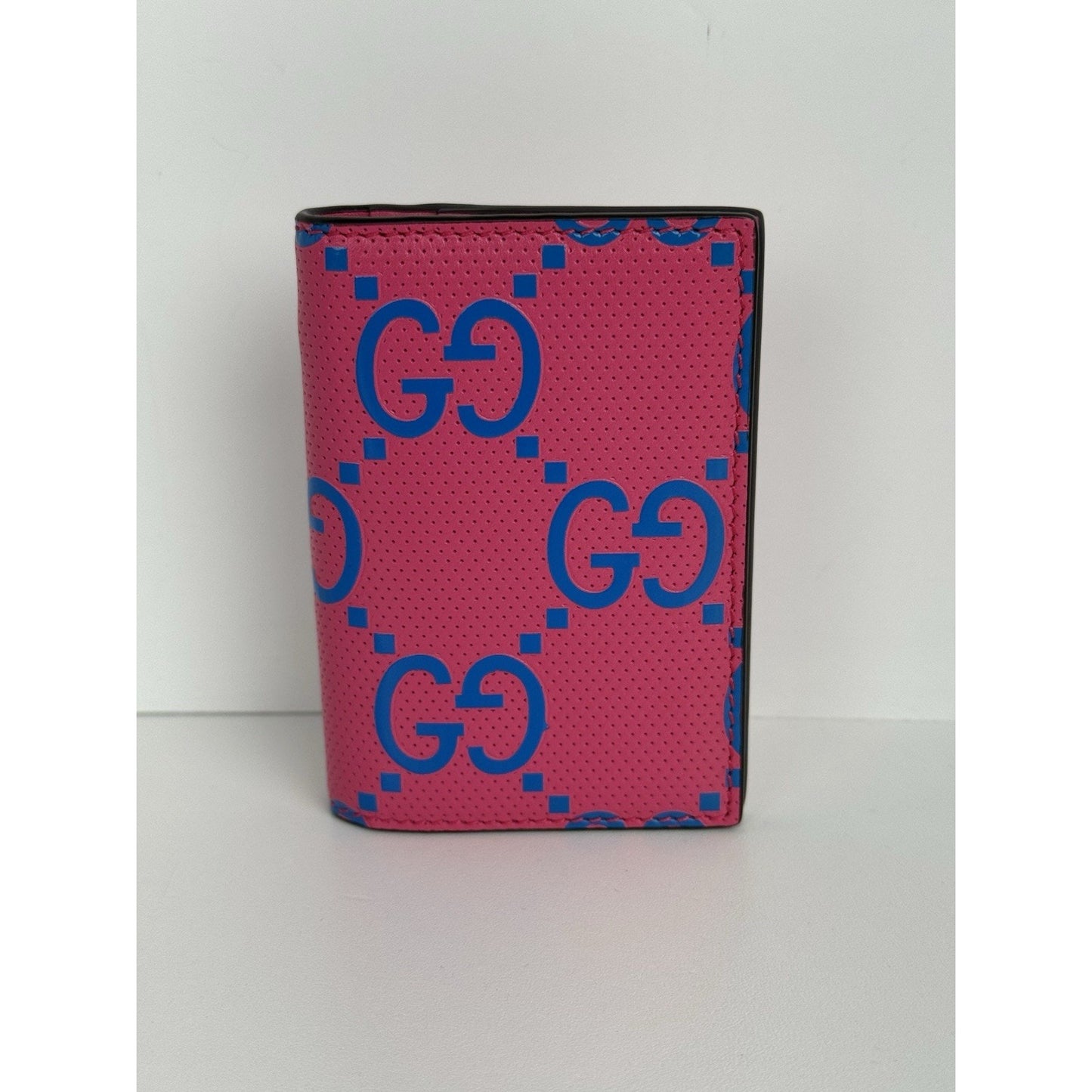 Gucci GG Perforated Leather Card Case in Pink C-1