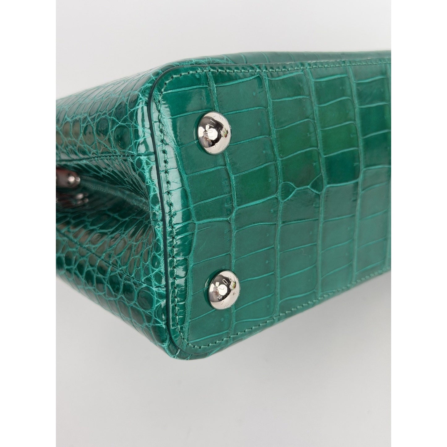 Louis Vuitton Capucines Green MM Bag in Alligator Leather Microchipped E3