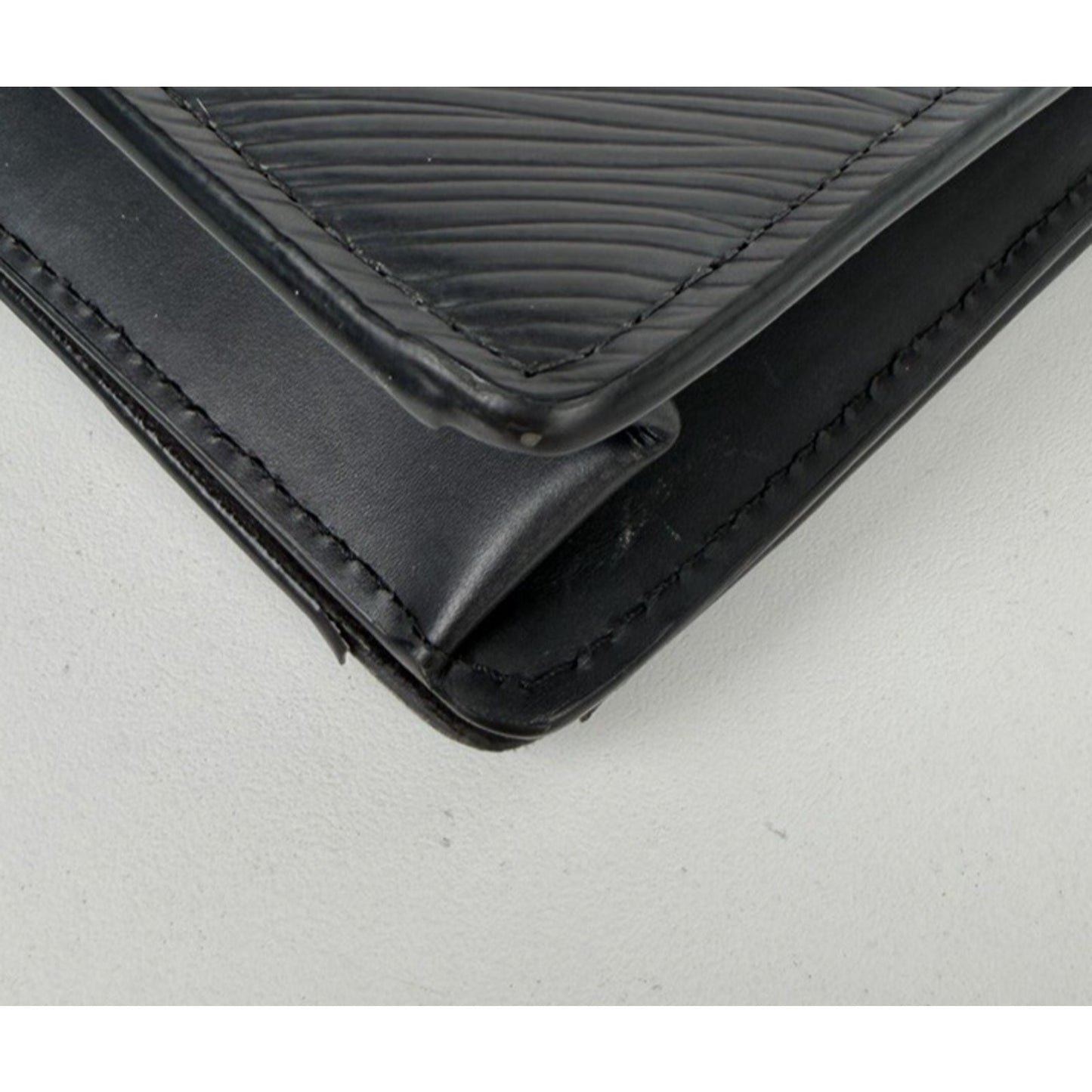 Louis Vuitton Twist Belt Wallet Bag on Chain Black Textured Epi Leather NFC S11