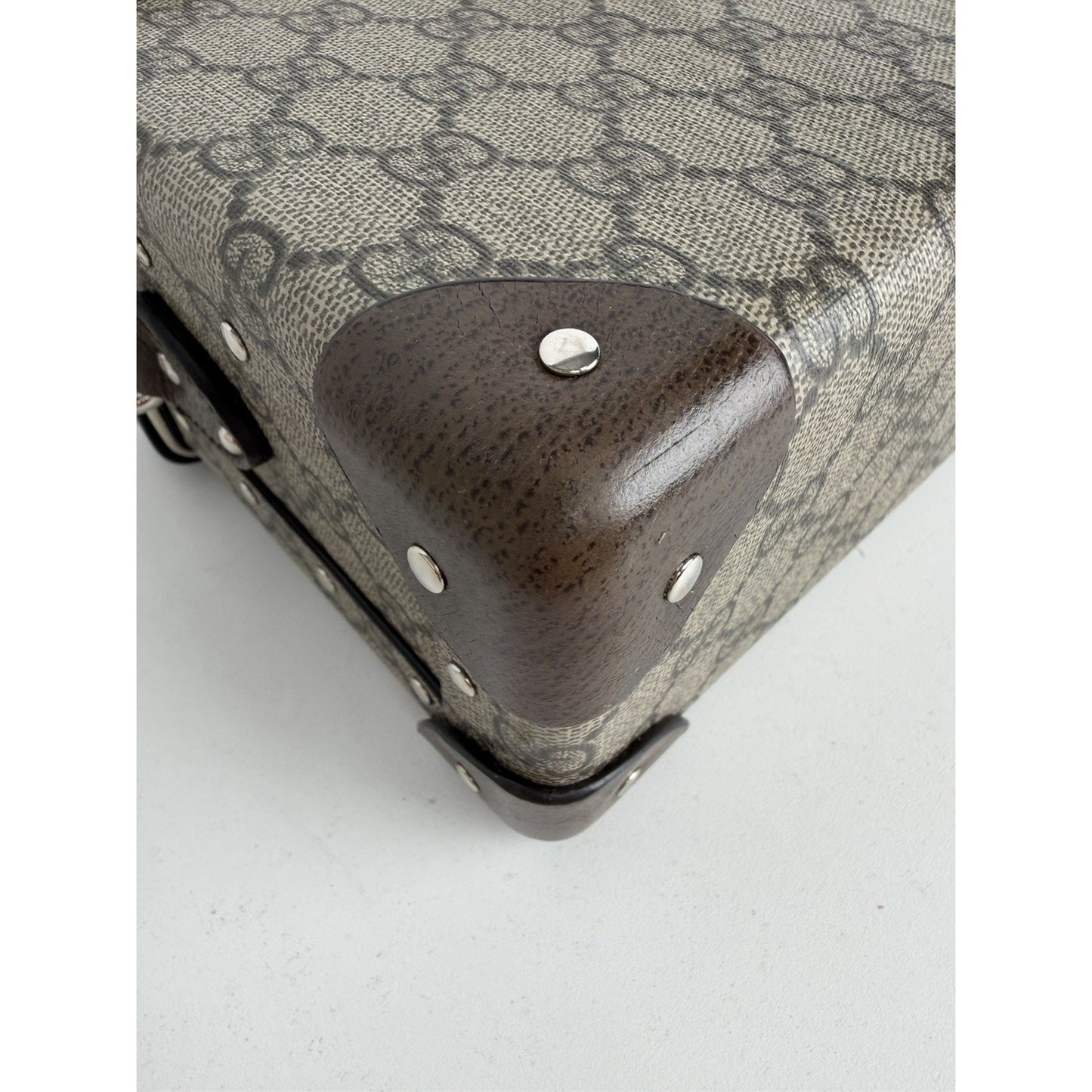 Gucci x Globe-Trotter Beauty Case Bag Brown GG Supreme Canvas Bamboo Handle B-6