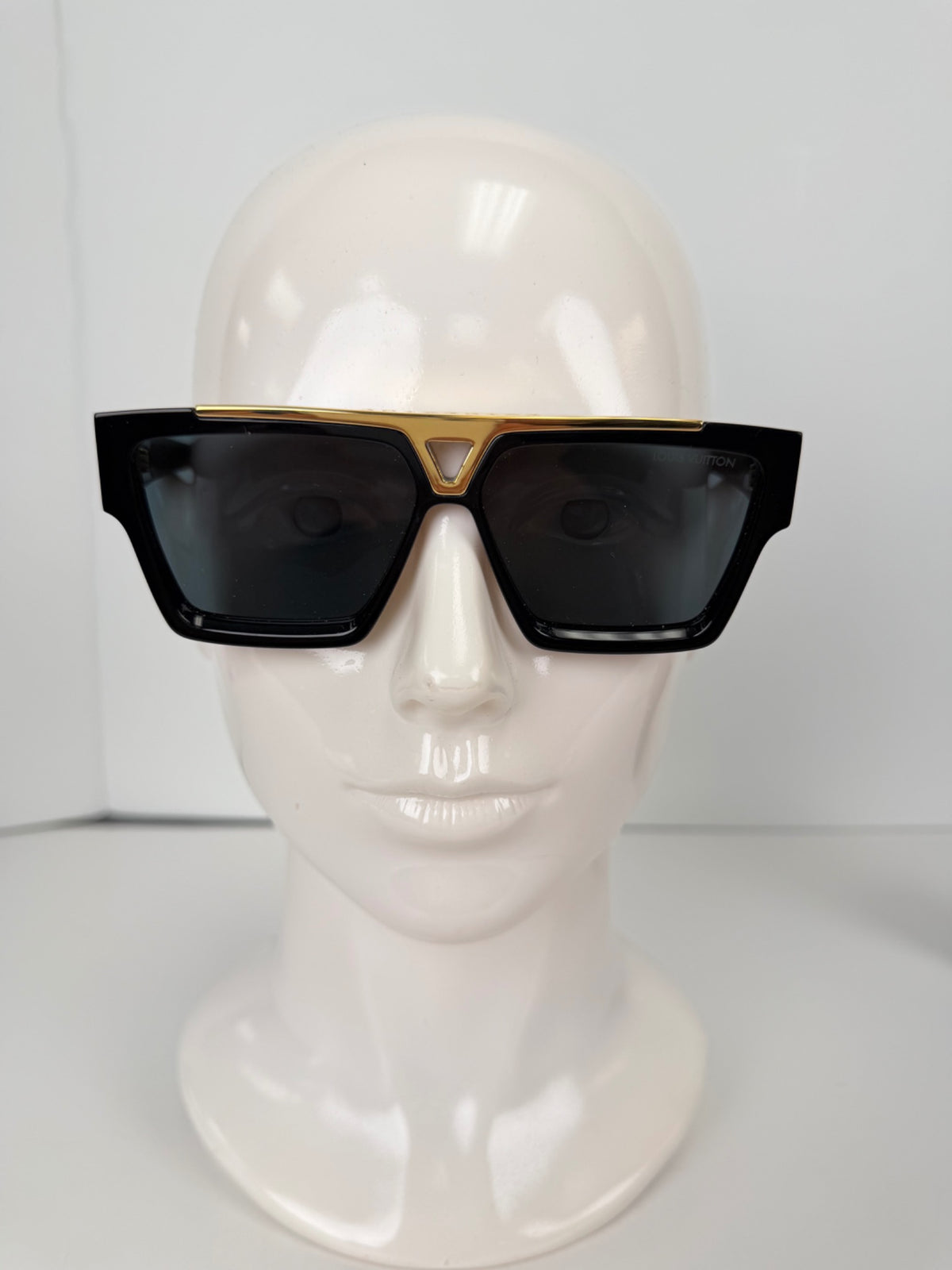 Actual item photograph — Louis Vuitton Z1502W sunglasses