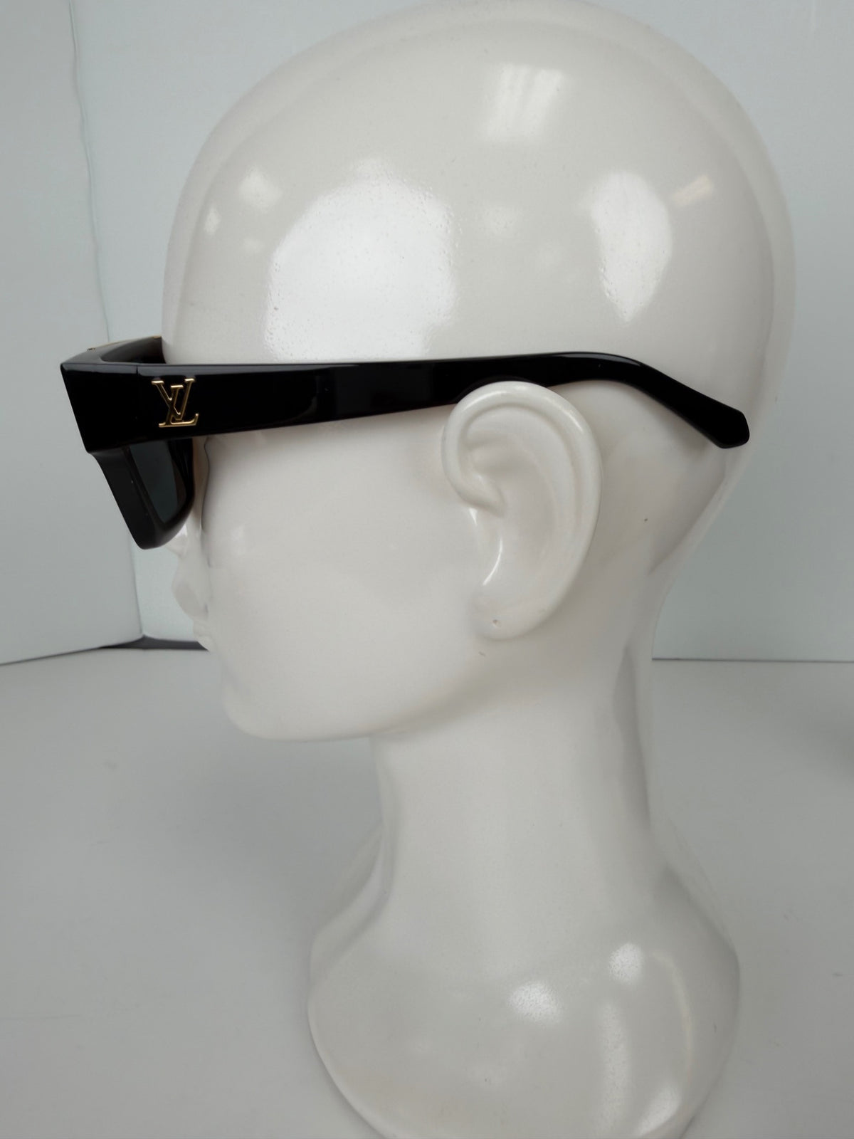 Actual item photograph — Louis Vuitton Z1502W sunglasses