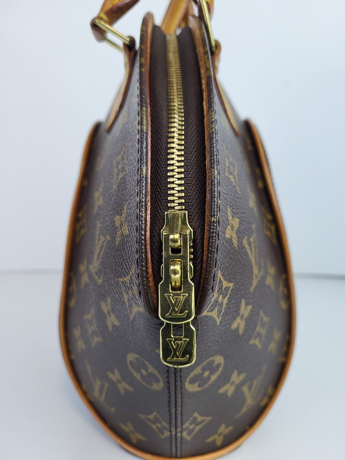 Louis Vuitton LV Ellipse PM Handbag Monogram Leather Vintage 