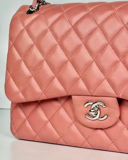 Chanel Jumbo Double Flap Shoulder Bag