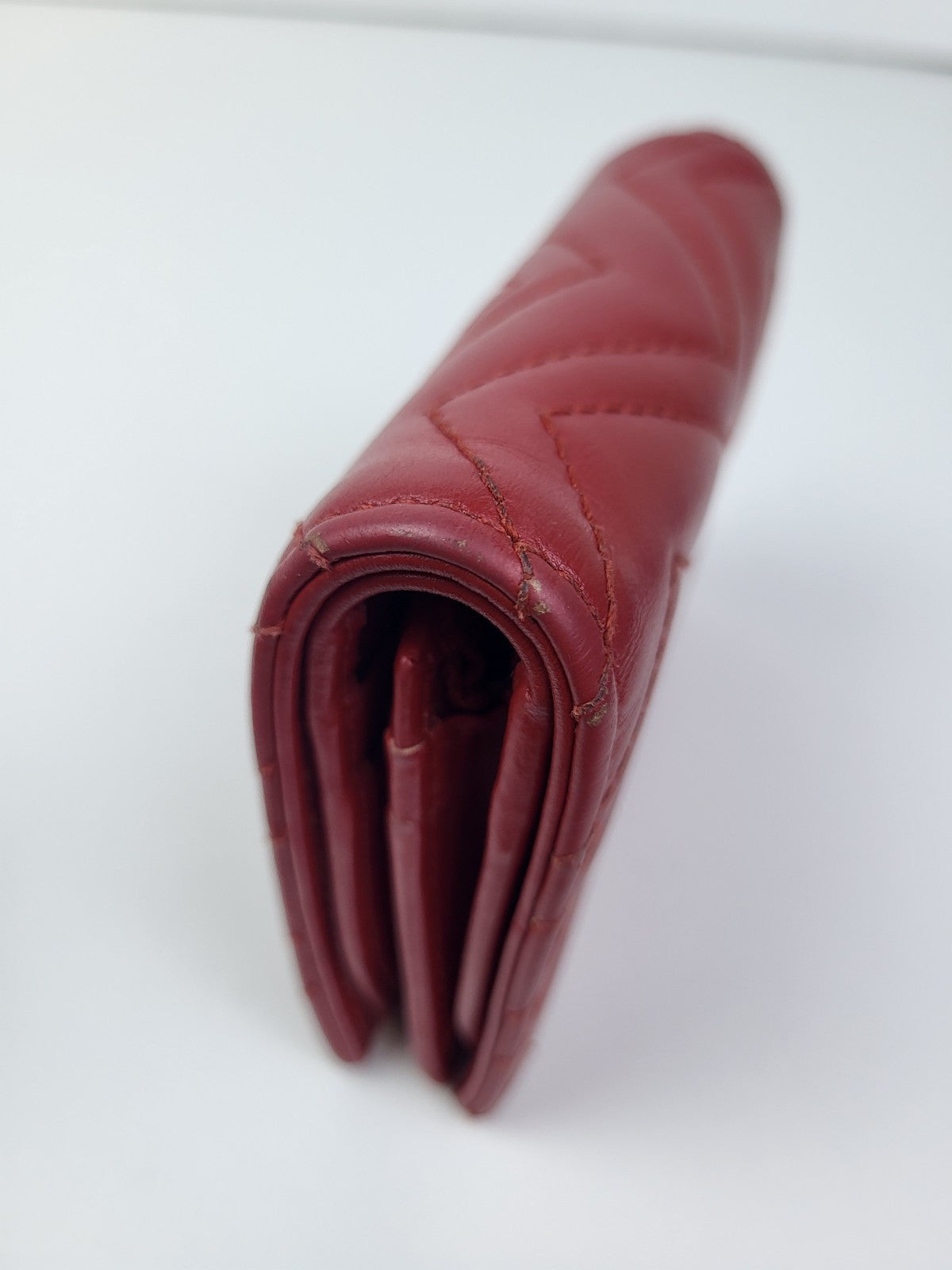 Gucci Matelasse Leather GG Marmont Card Wallet Red