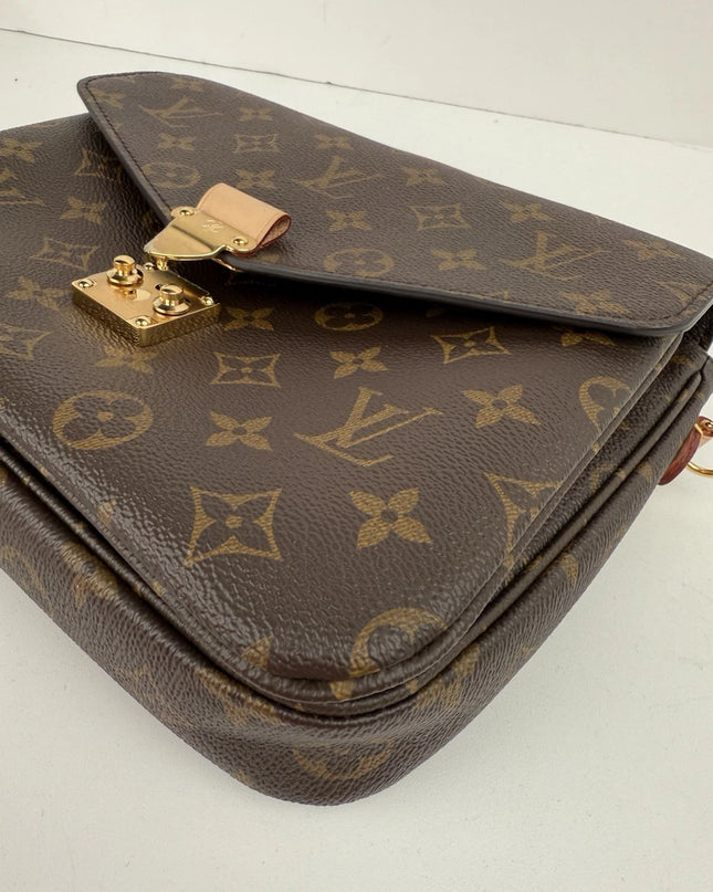 LOUIS VUITTON Monogram Pochette Metis Shoulder Bag