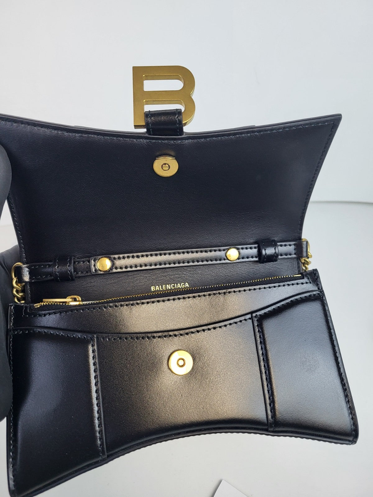 Balenciaga- WOMEN'S HOURGLASS WALLET ON CHAIN BOX IN BLACK