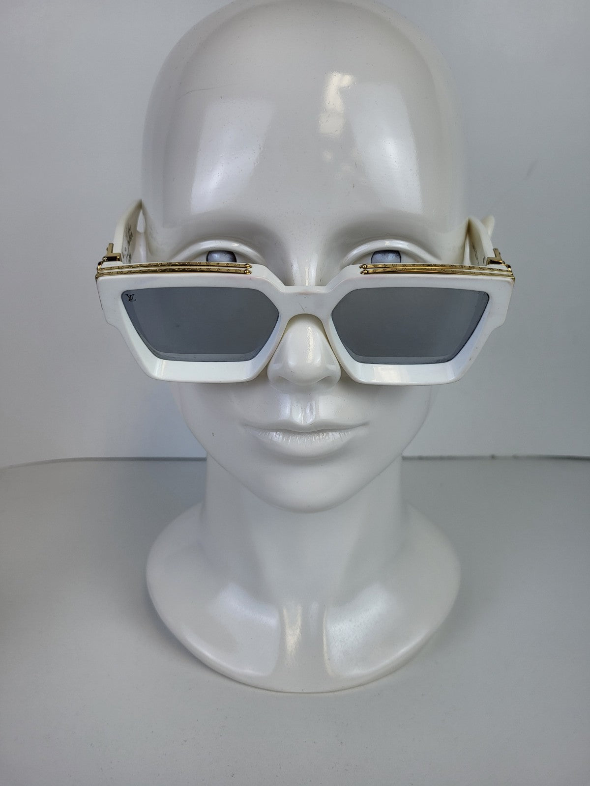 Louis Vuitton 2022 Millionaires 1.1 Sunglasses White 55/17
